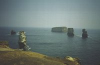 tn_GreatOceanRoad1.jpg (4595 bytes)