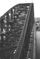 tn_Sydneyharbourbridge2.jpg (9099 bytes)